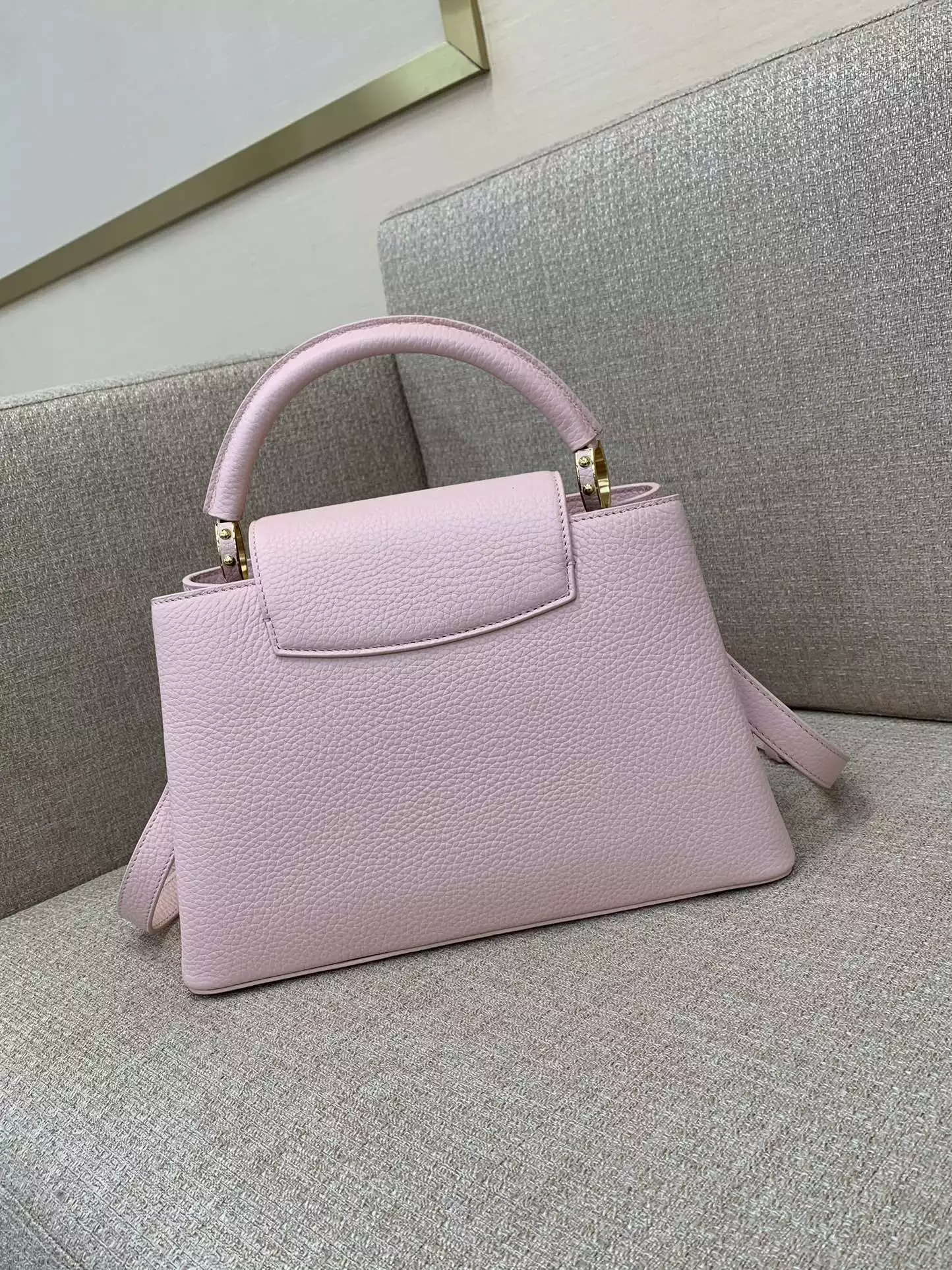 Capucines MM Blossom Chain Handbag Jasmine Pink - Repbags.is - Image 4