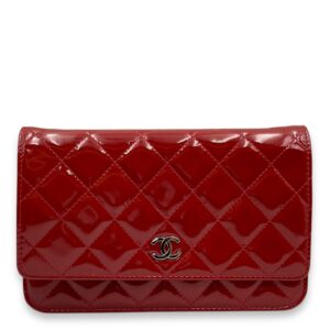Wallet on Chain Red in Patent Leather, Silver hardware