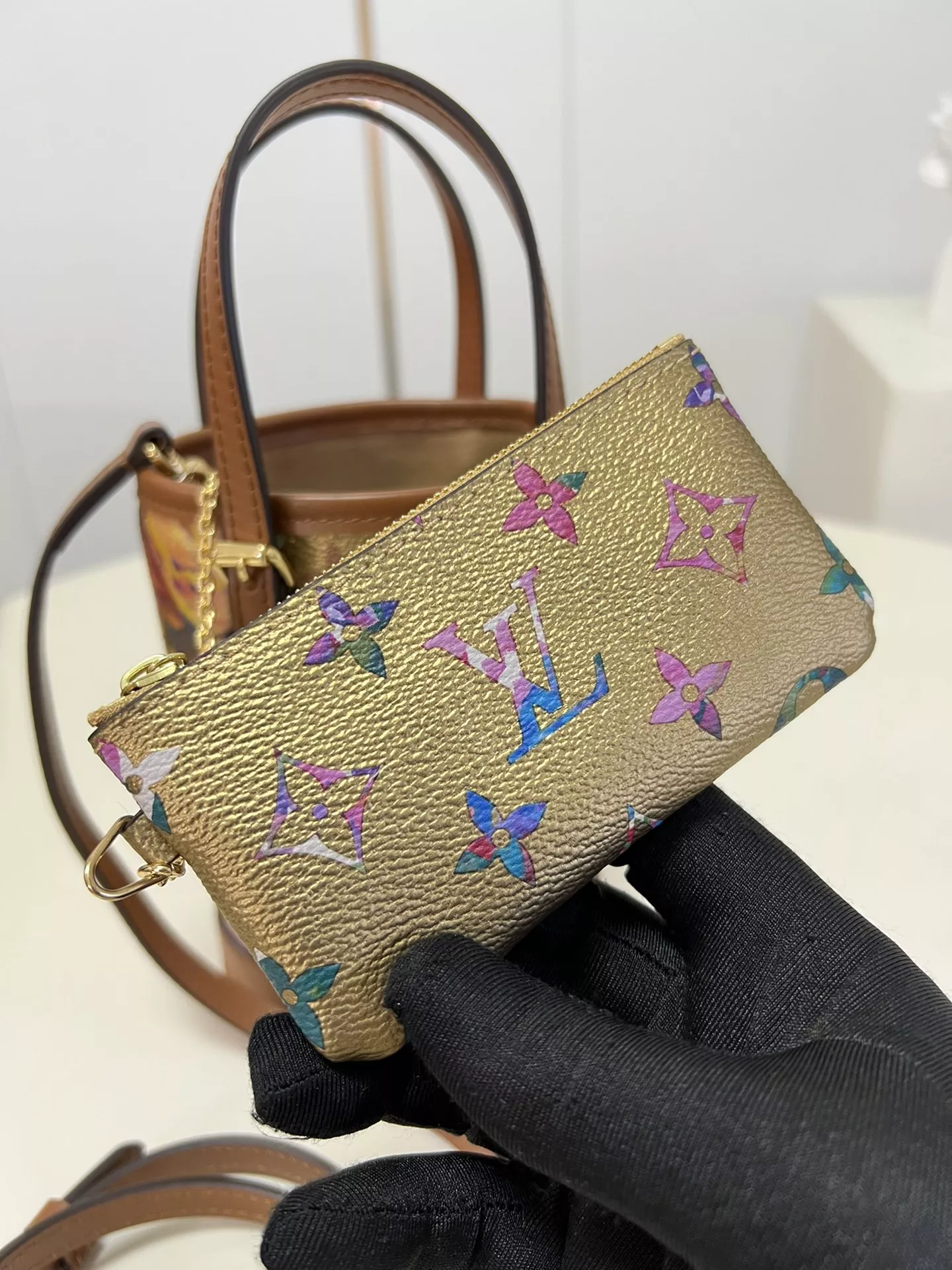 Metallic Monogram LV Garden Bucket Bag Gold - ReplicaBags.is - Image 7