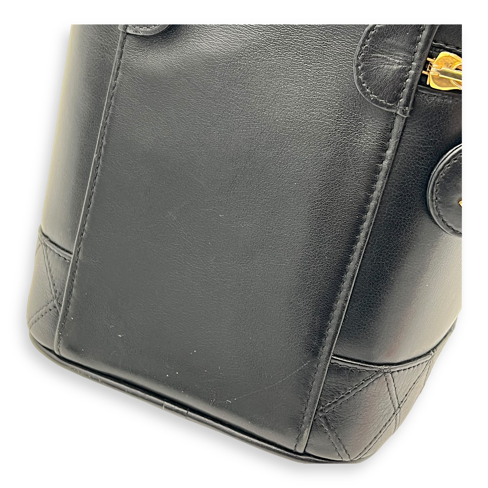 Vintage Vanity Bag Black in Calfskin, Gold hardware - Image 11