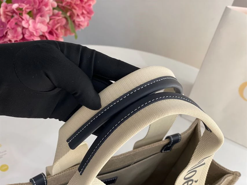 Chloé Medium Woody Tote Bag - MB006 - Image 6