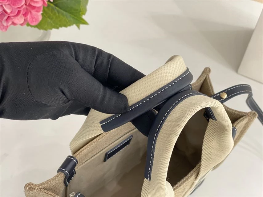 Chloé Small Woody Tote Bag Linen canvas Calfskin With Chloé Logo - MB019 - Image 9