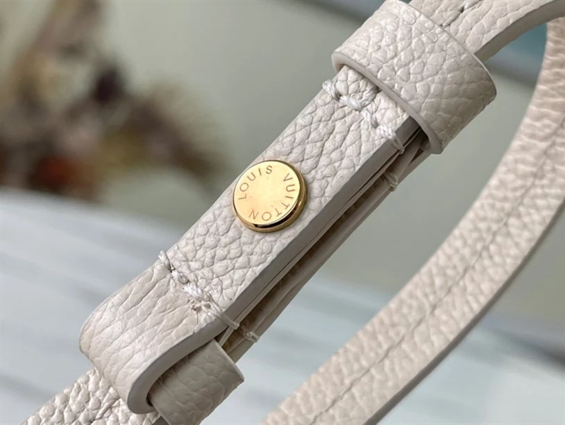 Easy Pouch On Strap Monogram Empreinte Leather - LB221 - Image 7