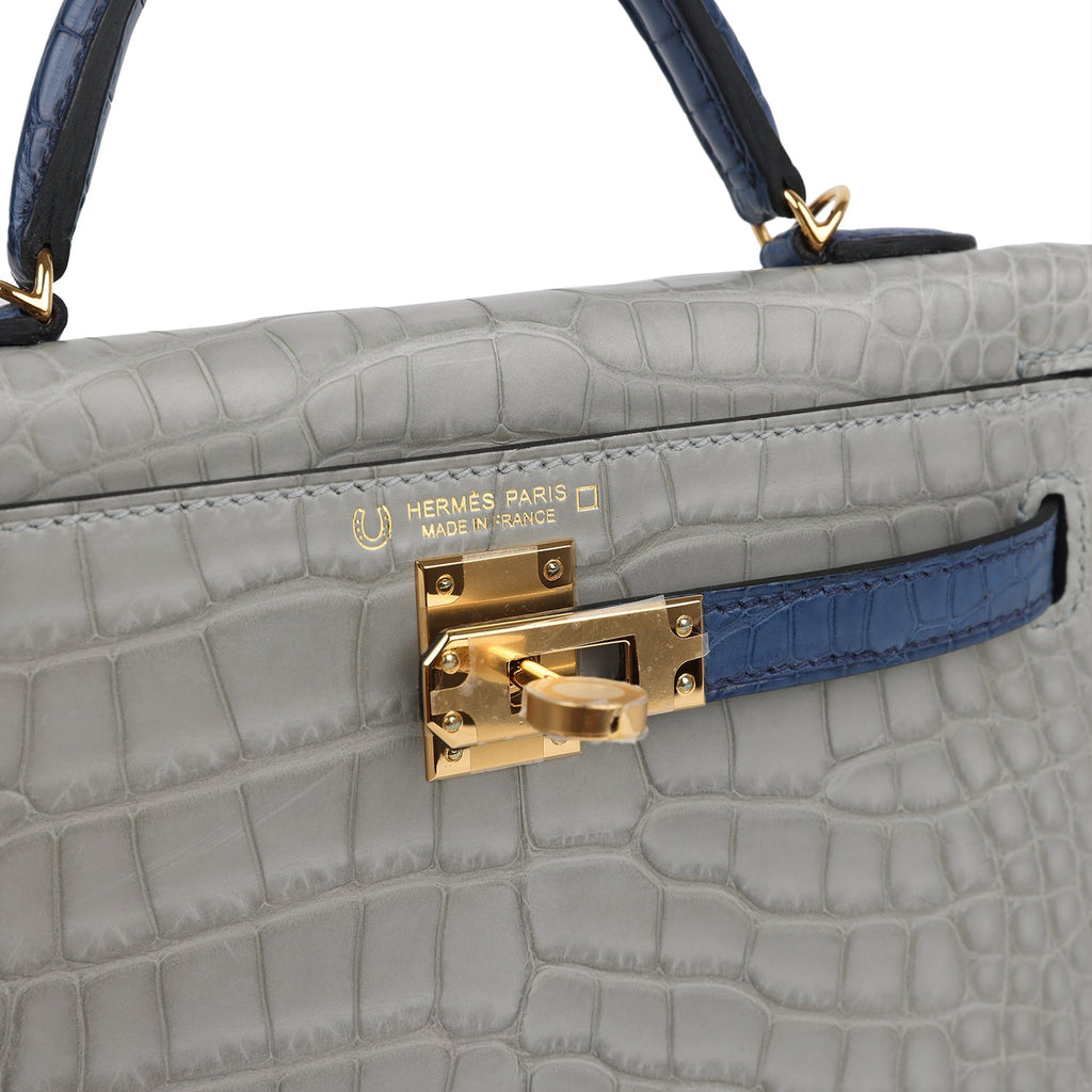 Pre-owned Hermes Special Order (HSS) Kelly Sellier 20 Gris Perle and Bleu de Malte Matte Alligator Gold Hardware - Image 8