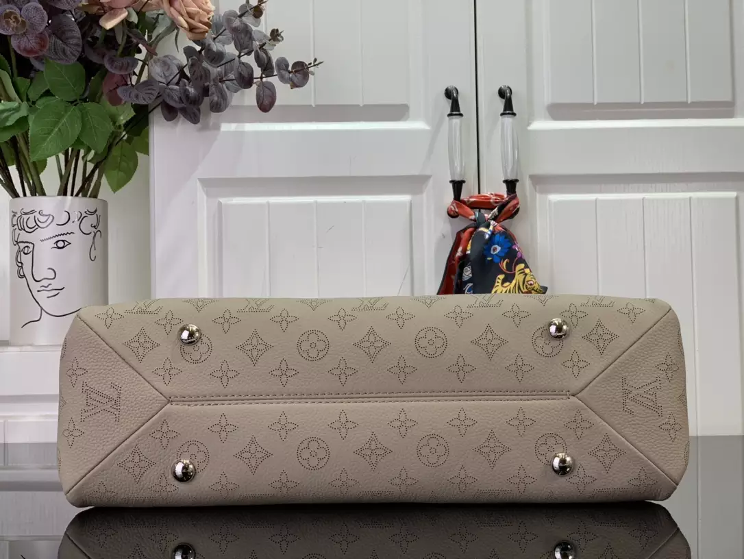 Hand It All MM Galet Gray Mahina Calfskin - Repbags.ru - Image 6