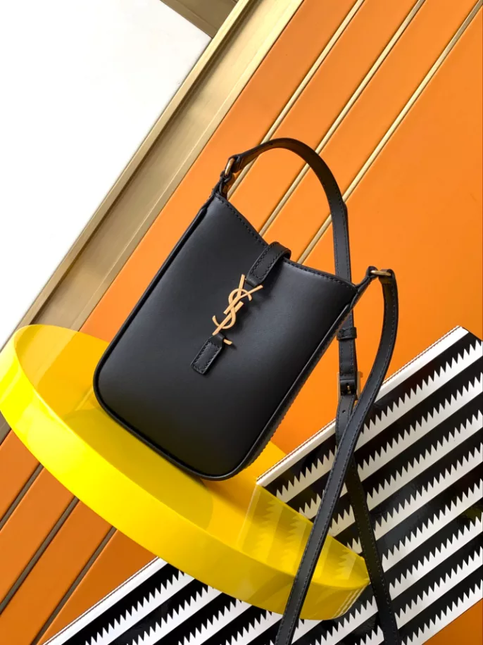 LE 5 À 7 Vertical in Smooth Leather bag - Image 3