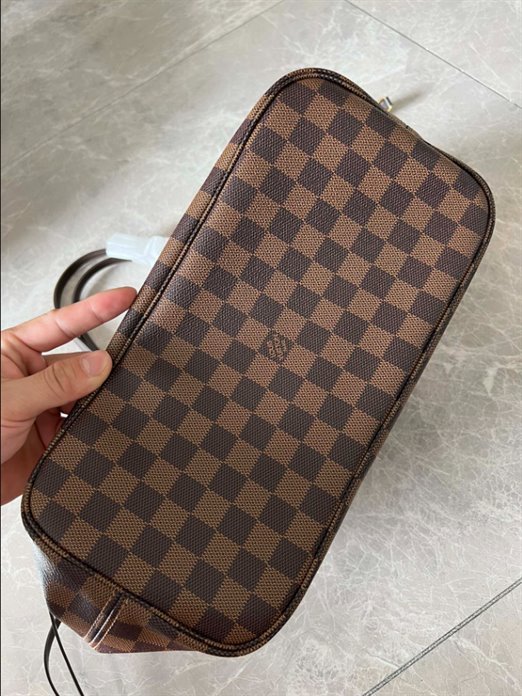LV x YK Neverfull MM Tote Bag - Image 9