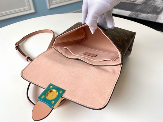 Louis Vuitton Locky BB Rose Poudré - Image 11