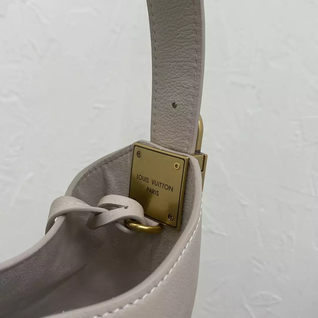 Low Key Hobo MM Limestone Gray Grained Calfskin - Repbags.ru - Image 6