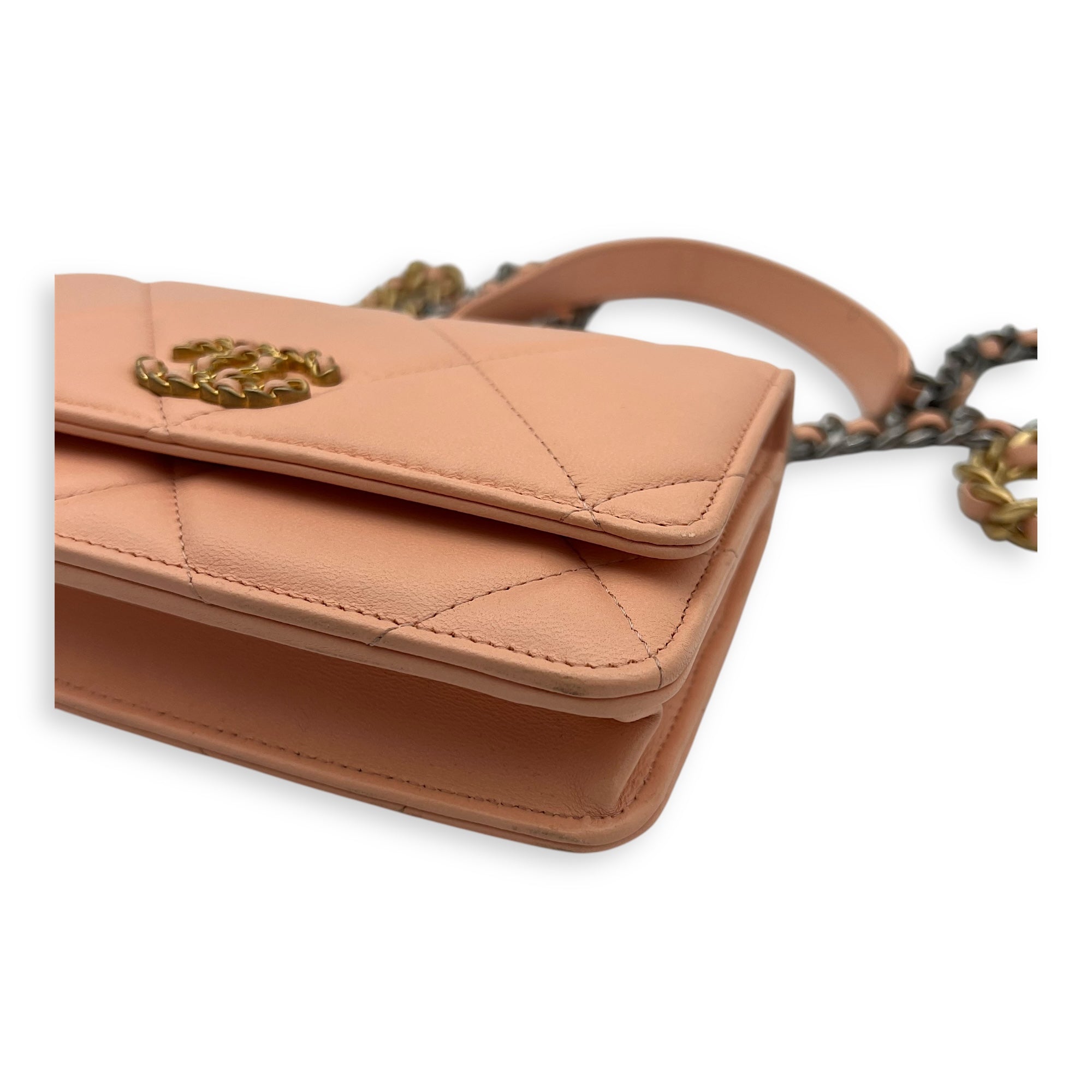 C19 Wallet On Chain Peach in Lambskin, Mixed hardware - Image 13