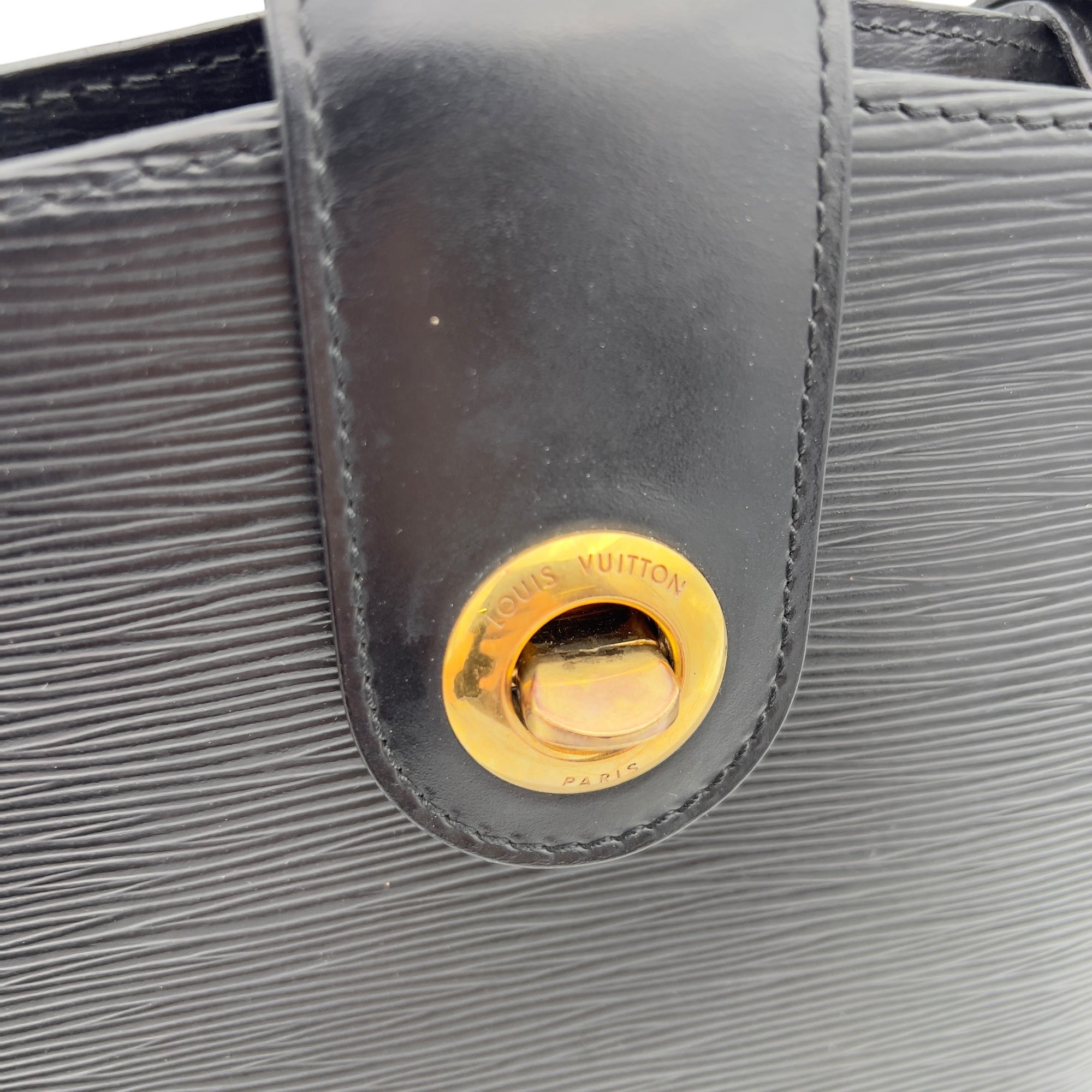 Cluny Vintage Shoulder Bag in Epi Leather, Gold hardware - Image 11