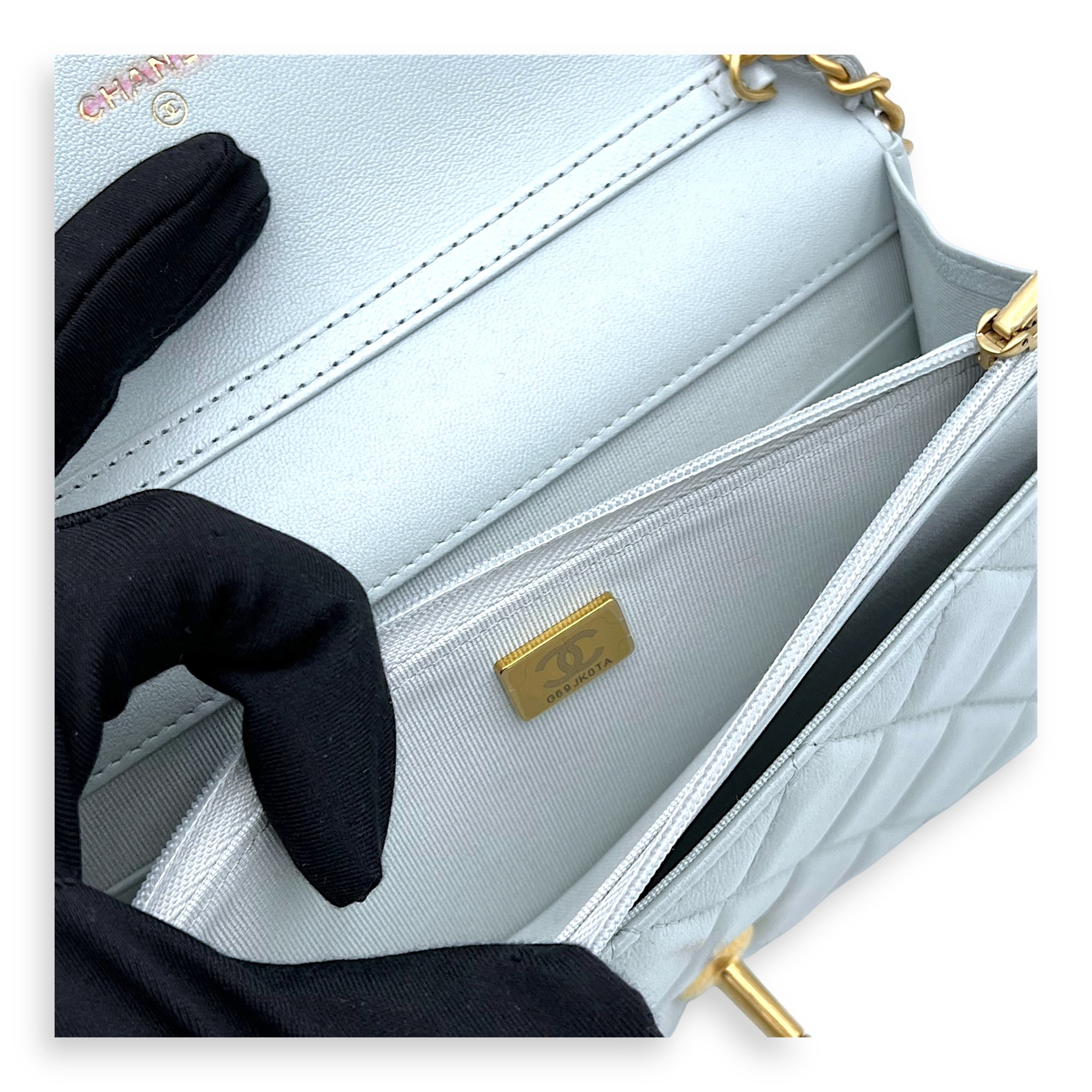 CC Wallet On Chain Blue in Lambskin, Gold hardware - Image 11