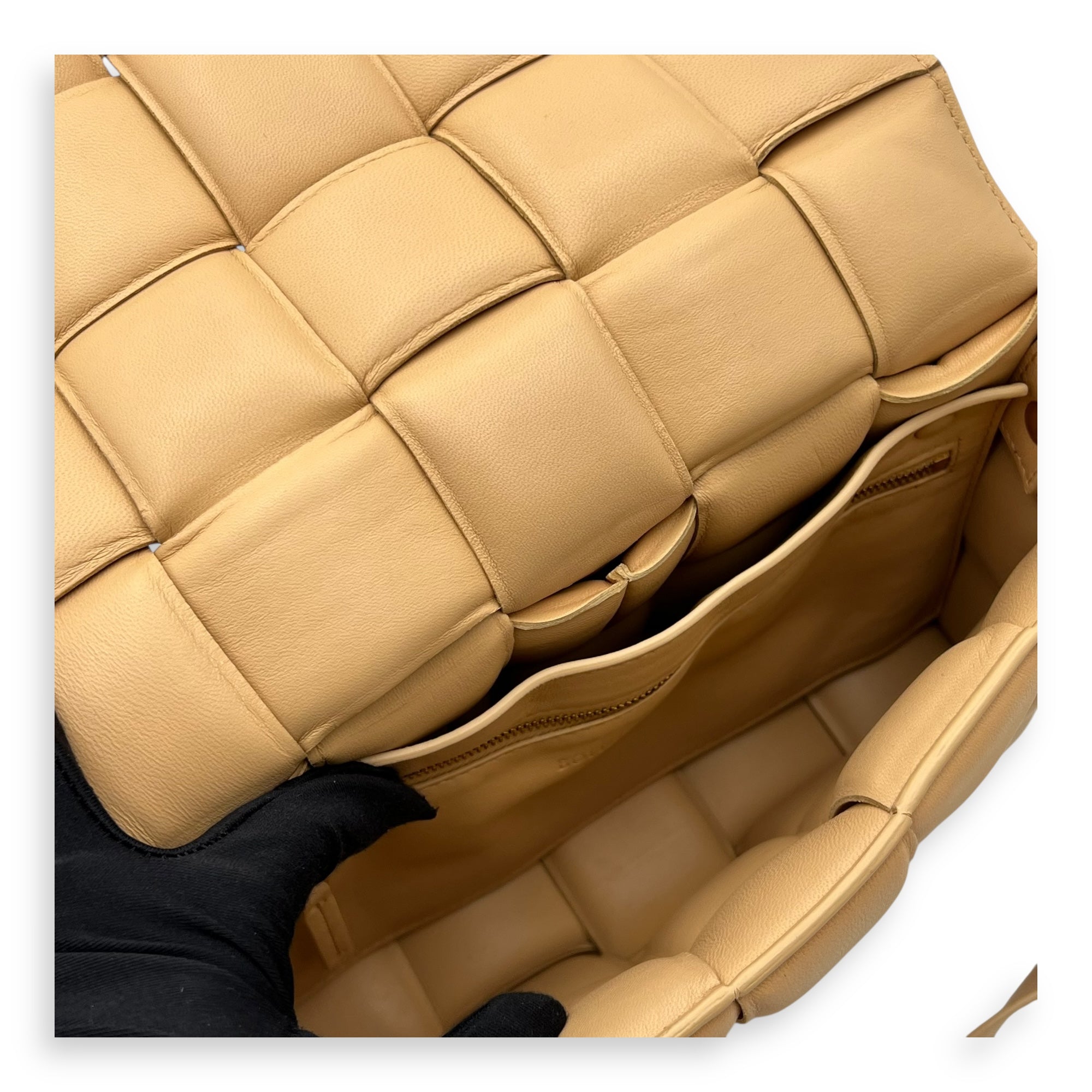 Cassette Shoulder Bag Beige in Lambskin, Gold hardware - Image 12