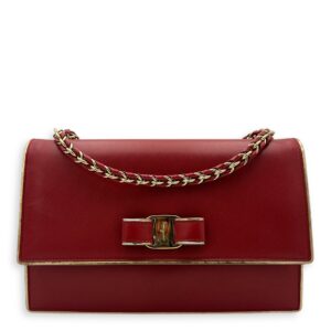 Vara Bow Red Shoulder Bag in Calfskin, Gold hardware
