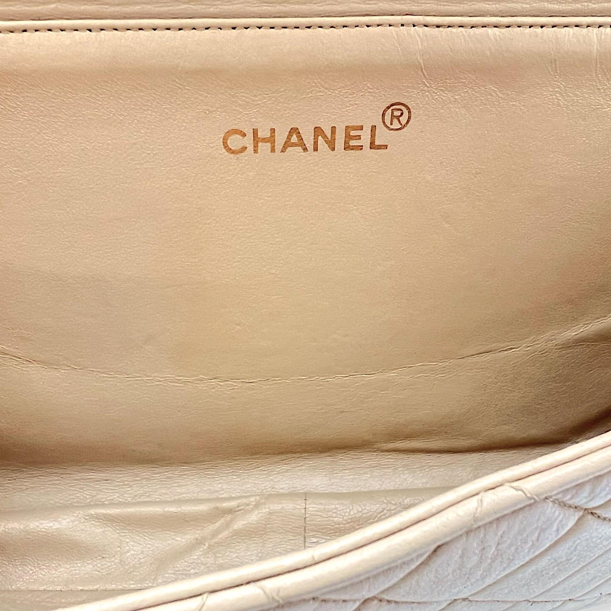 Vintage Double Face Flap Beige Shoulder Bag in Lambskin, Gold hardware - Image 20