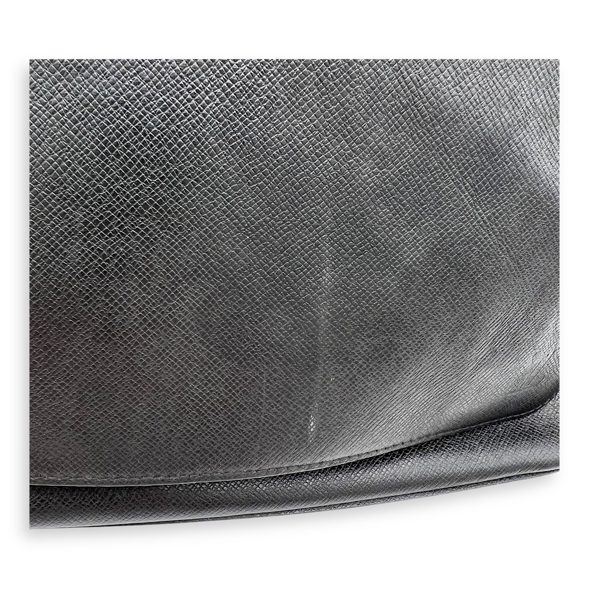 Messenger Crossbody Bag Black in Taiga Leather, Silver hardware - Image 8