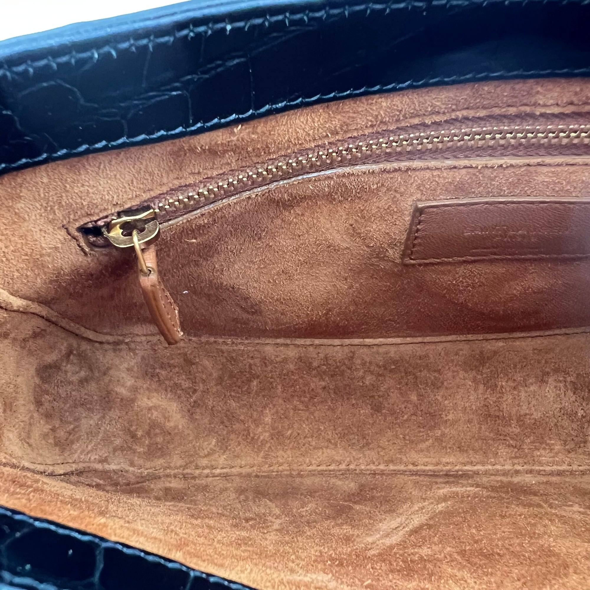 Le 5 A 7 Shoulder Bag Medium Black in Calfskin, Gold hardware - Image 9