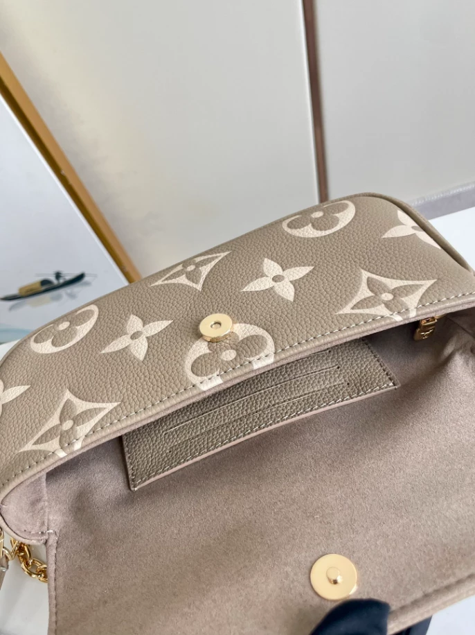 Wallet On Chain Ivy Bicolour Monogram Empreinte Leather - LB242 - Image 6