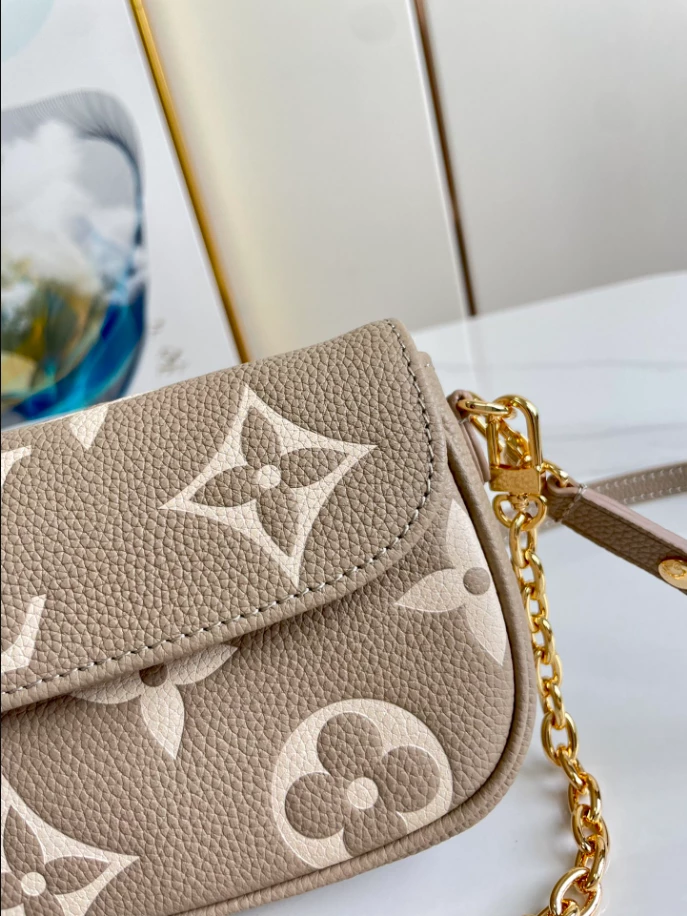 Wallet On Chain Ivy Bicolour Monogram Empreinte Leather - LB242 - Image 9