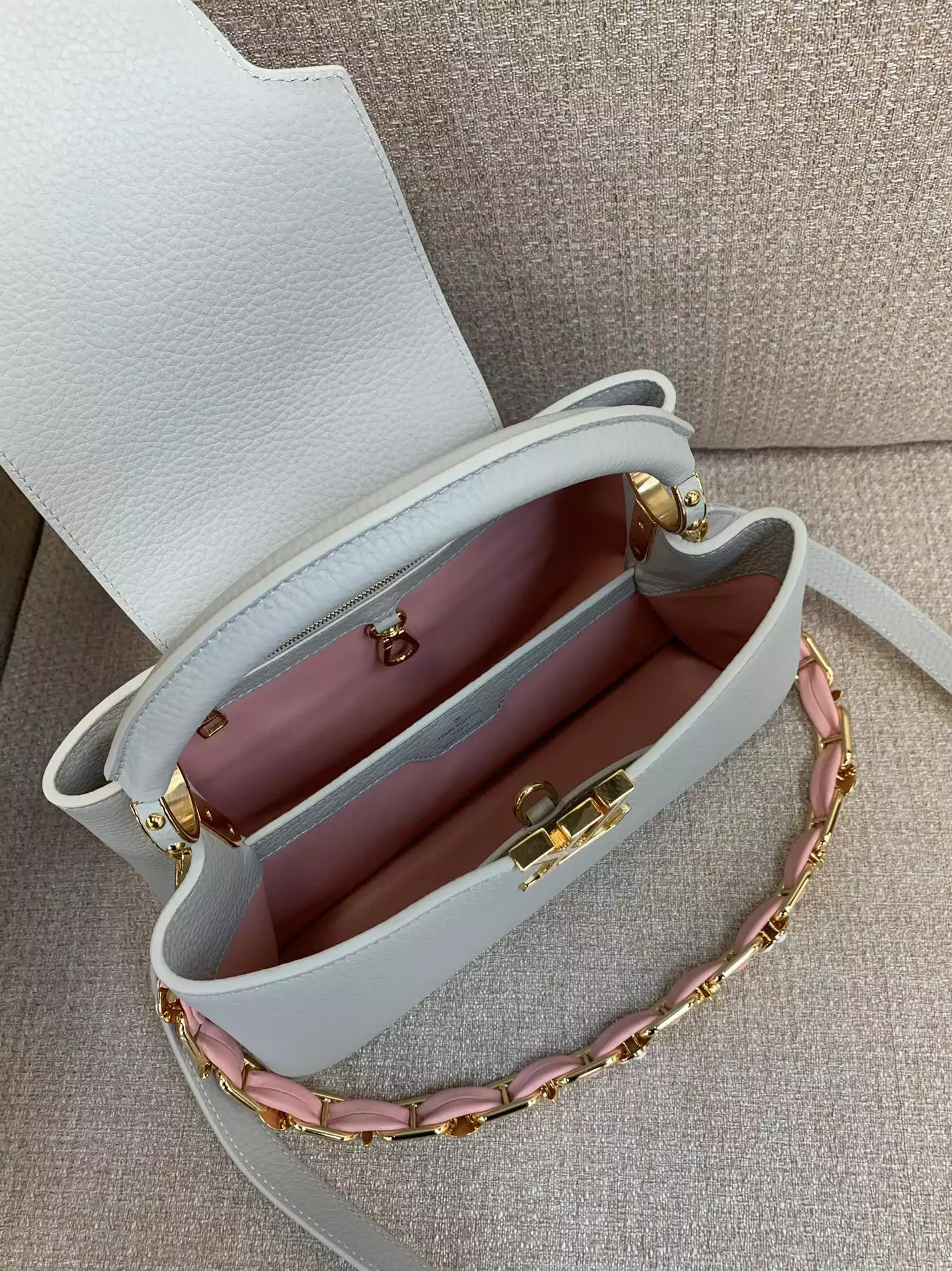 Capucines MM Blossom Chain Handbag Ice Grey - Repbags.is - Image 4