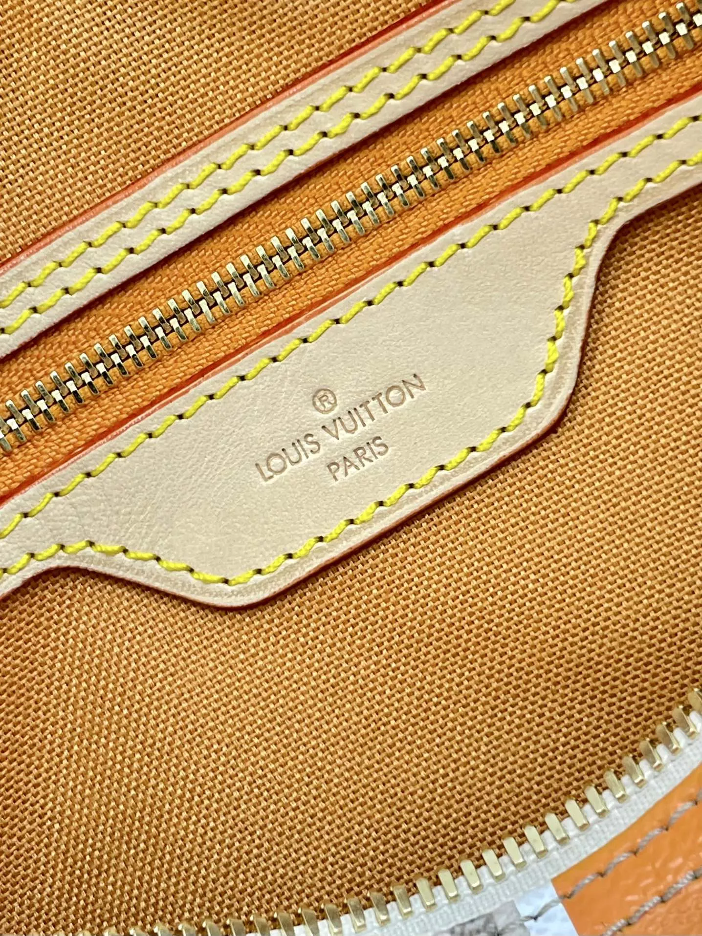 Louis Vuitton Speedy Bandouliere 25 Beige/Ocher - ReplicaBags.is - Image 5