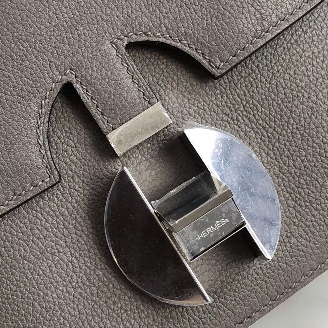 Hermes 2002 20cm Bag In Etain Evercolor Calfskin - Image 6