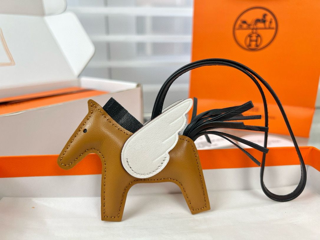 Hermes Rodeo Pegase PM Bag Charm in Sesame/Nata/Black Lambskin - Image 5