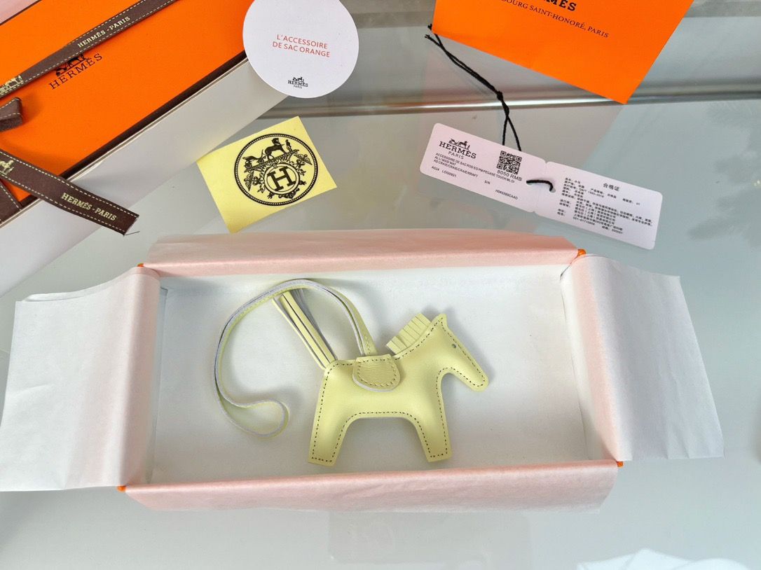 Hermes Rodeo PM Bag Charm in Jaune Milton Lambskin - Image 5