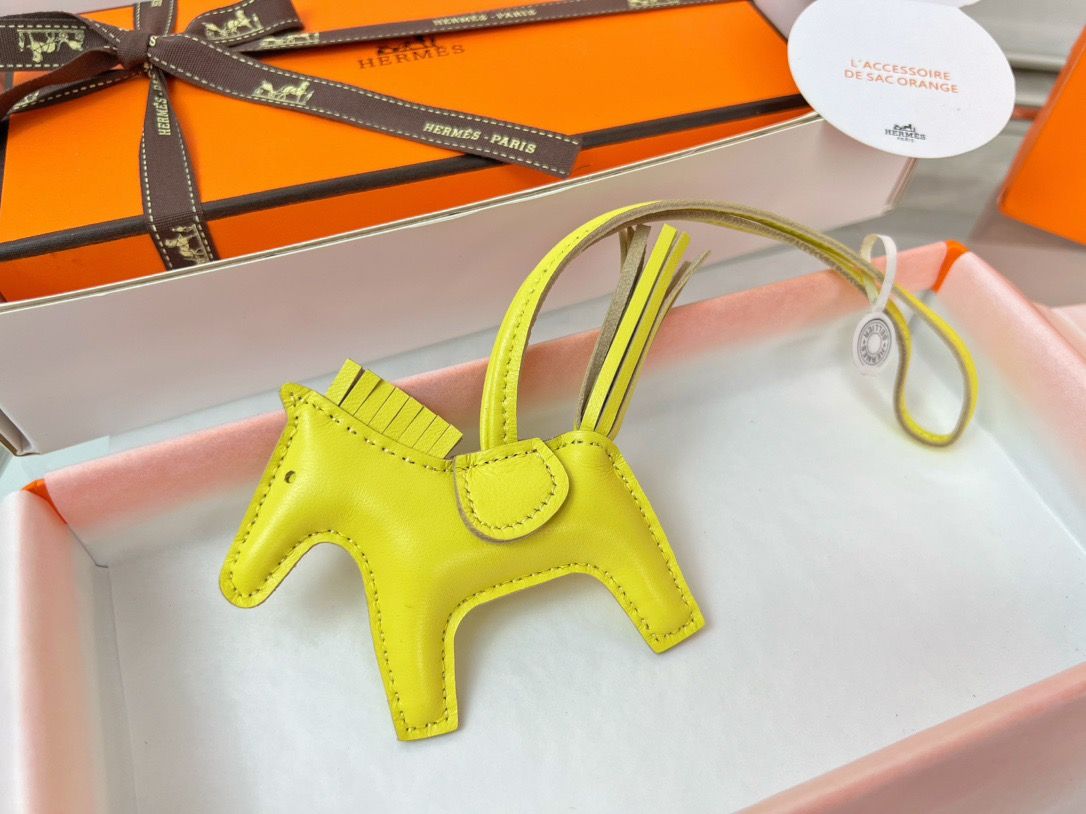 Hermes Rodeo PM Bag Charm in Lime Lambskin - Image 3