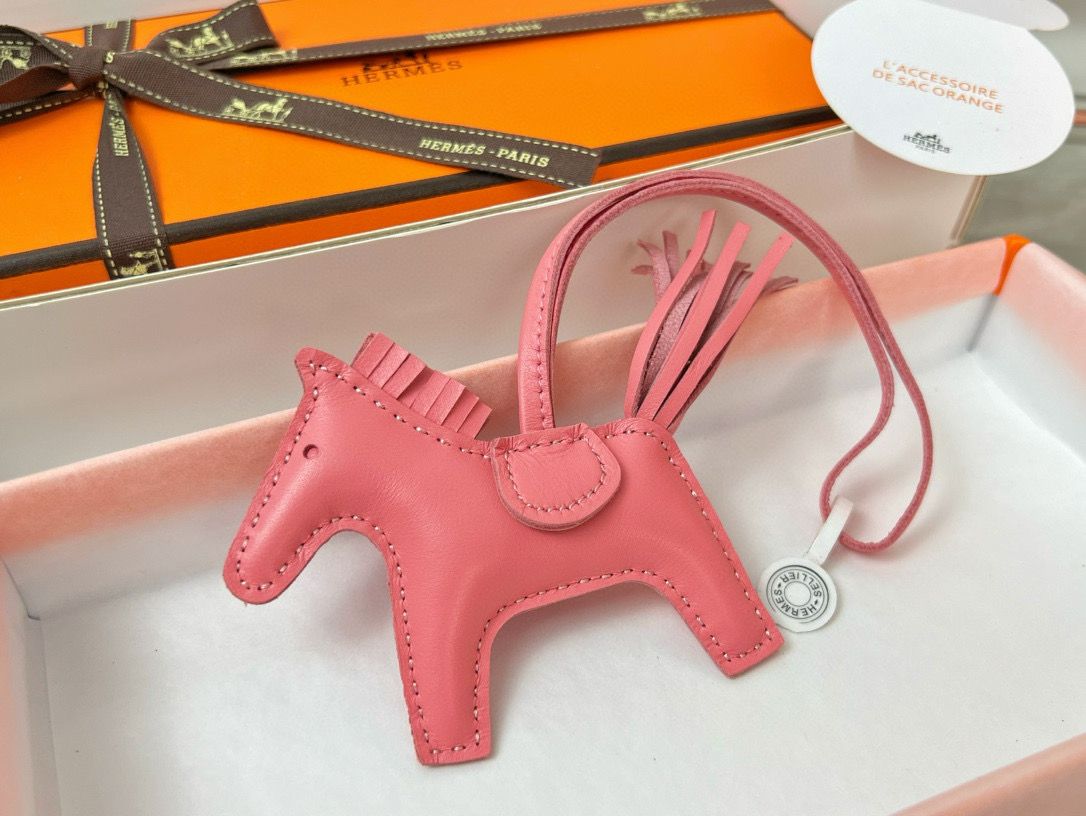 Hermes Rodeo PM Bag Charm in Rose Lipstick Lambskin - Image 4