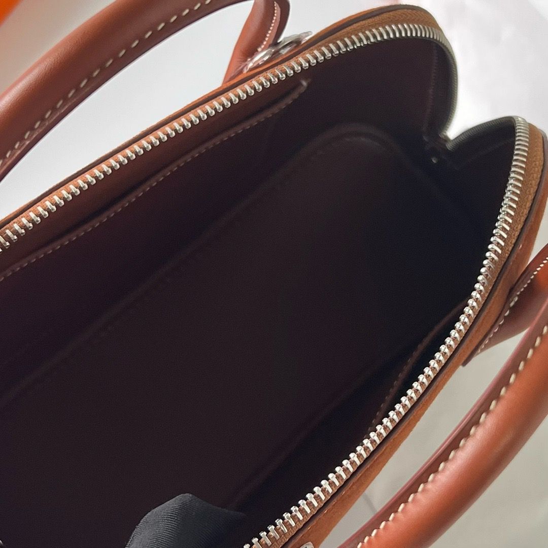 Hermes Bolide 1923 25 Handmade Bag In Gold Doblis Suede Leather - Image 8