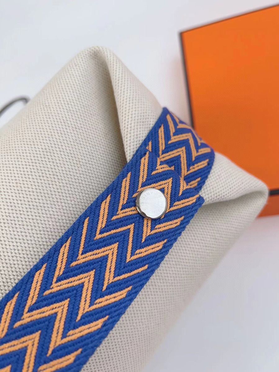 Hermes Bride-a-Brac Large Case in Ecru Canvas with Blue Zigzag Motifs - Image 5