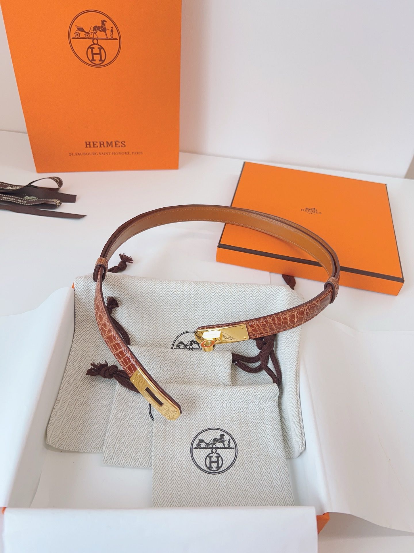 Hermes Kelly 18 Belt in Caramel Shiny Alligator Leather - Image 11