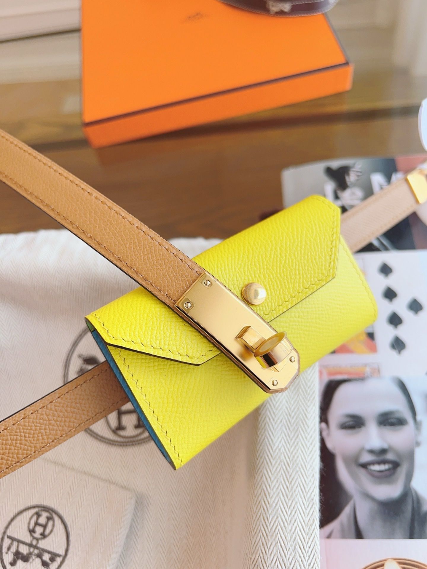 Hermes Kelly Pocket 18 Belt in Biscuit and Soufre Epsom Calfkin - Image 5