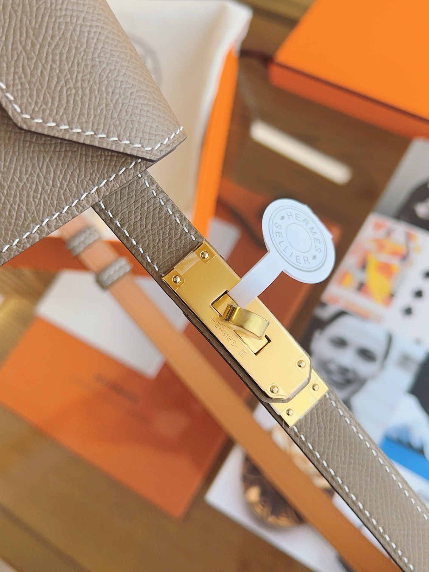 Hermes Kelly Pocket 18 Belt in Etoupe Epsom Calfkin - Image 8