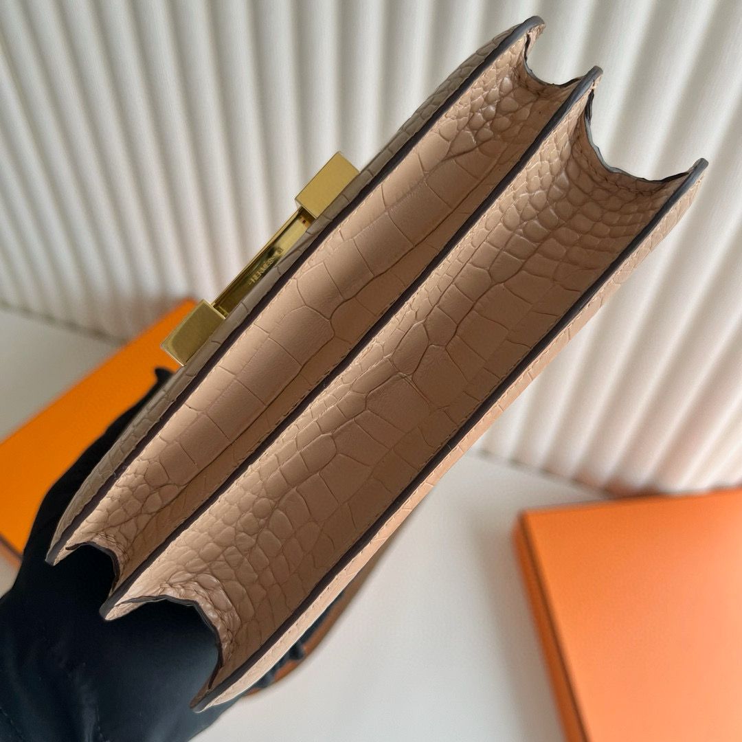 Hermes Constance 18 Handmade Bag in Chai Matte Alligator Leather - Image 5