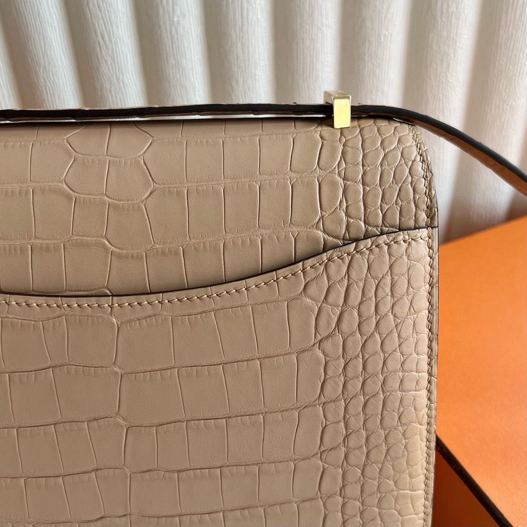 Hermes Constance 18 Handmade Bag in Chai Matte Alligator Leather - Image 8
