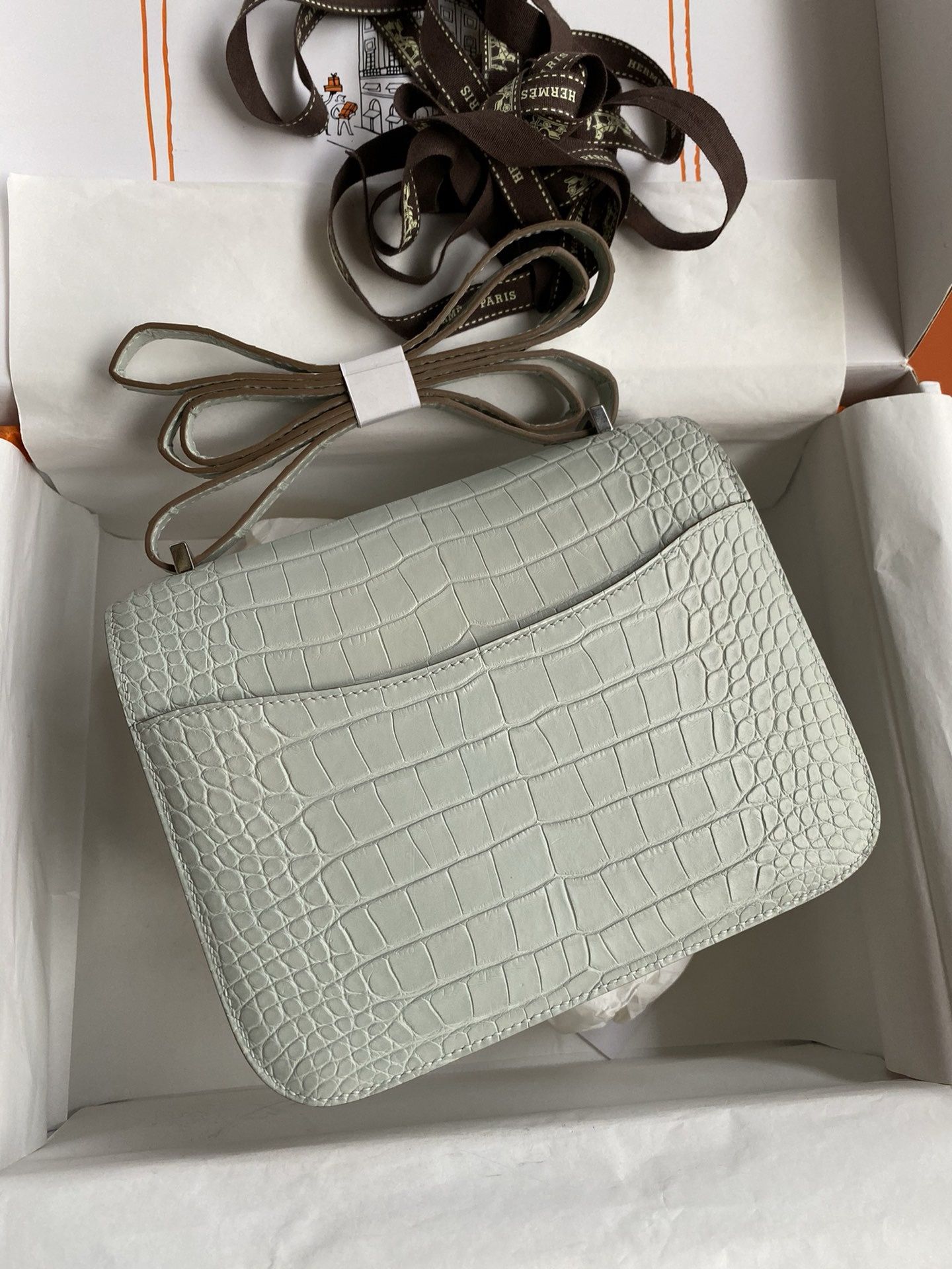 Hermes Constance 18 Handmade Bag in Gris Neve Matte Alligator Leather - Image 3
