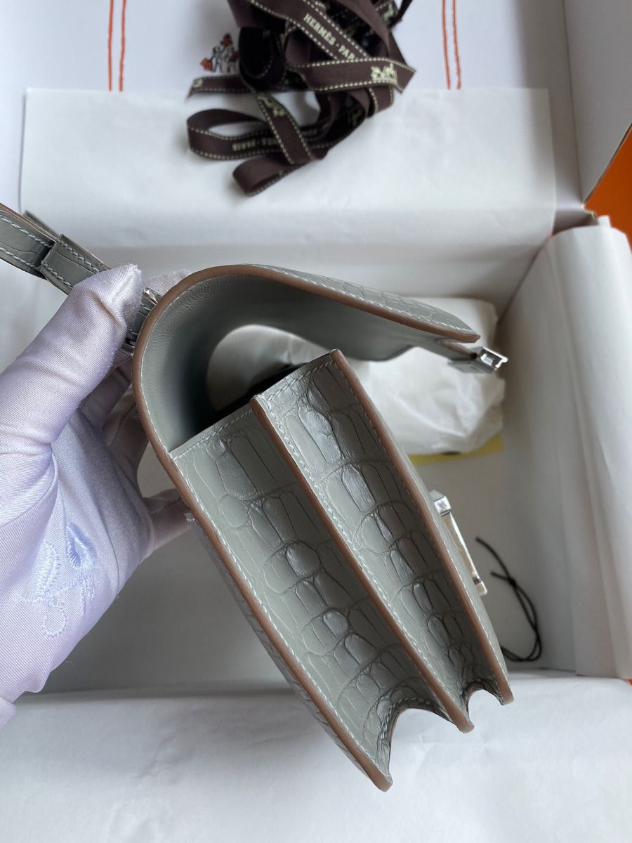 Hermes Constance 18 Handmade Bag In Grey Matte Alligator Leather - Image 4