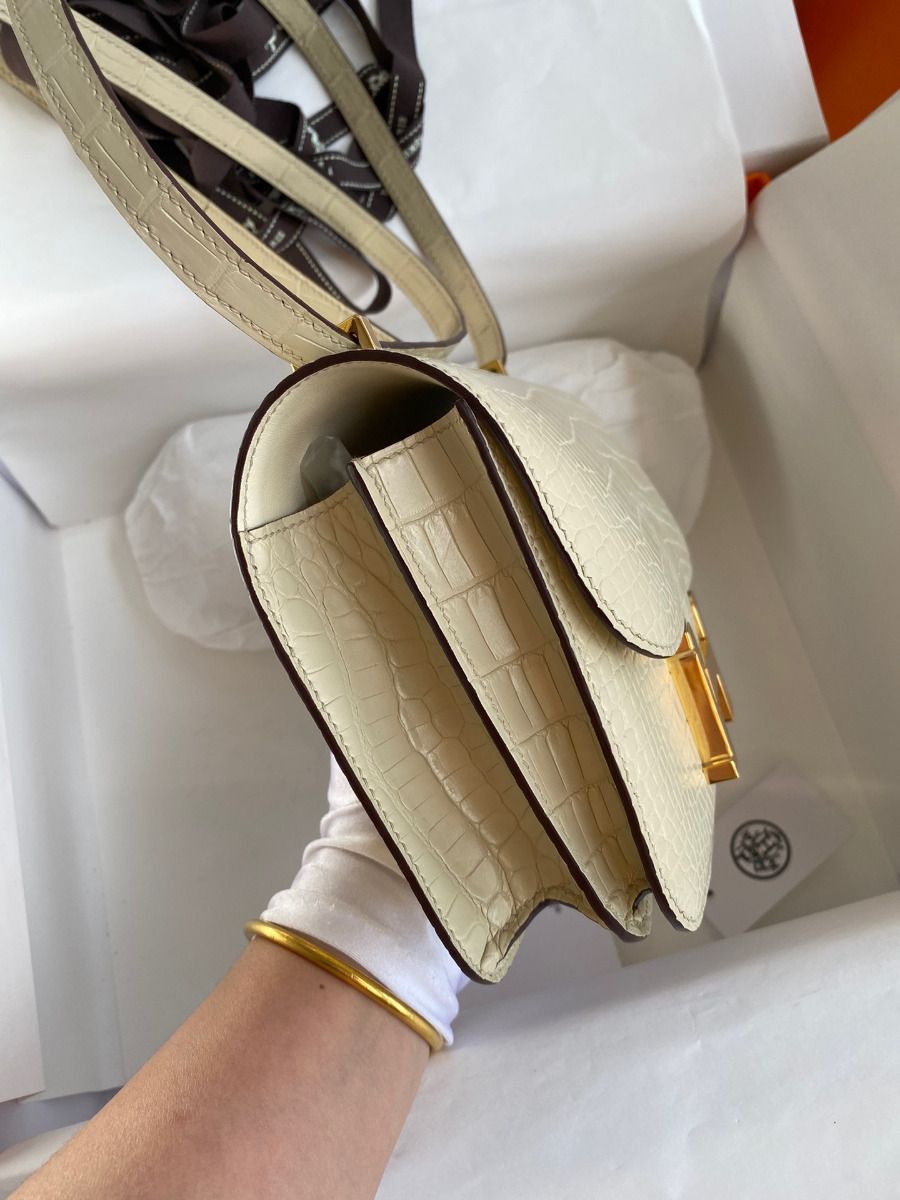 Hermes Constance 18 Handmade Bag In Vanille Matte Alligator Leather - Image 4