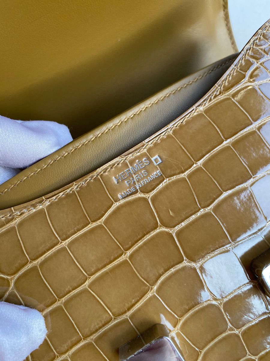 Hermes Constance 18 Handmade Bag In Beige Shiny Alligator Leather - Image 8