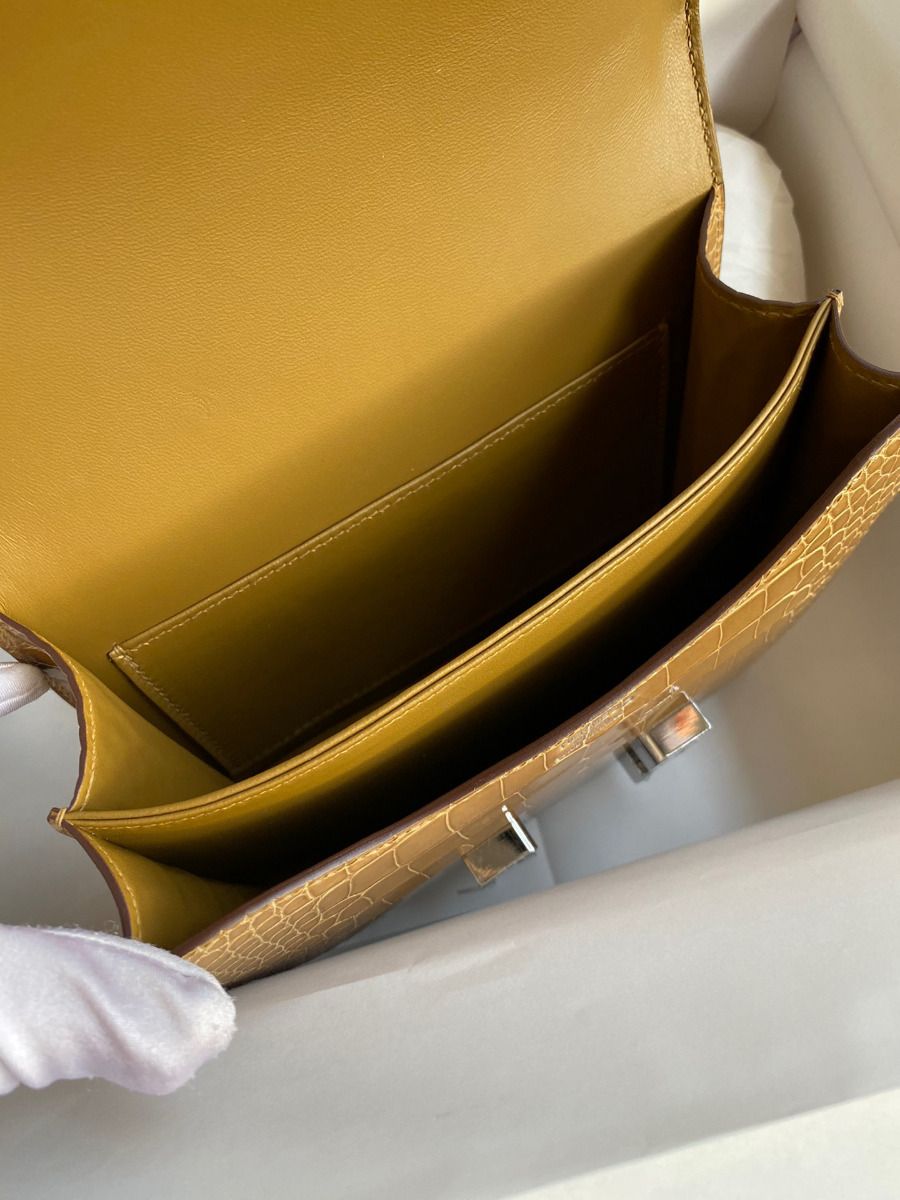 Hermes Constance 18 Handmade Bag In Beige Shiny Alligator Leather - Image 9