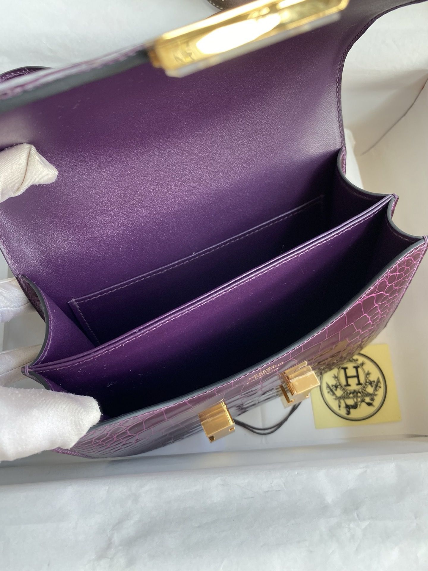 Hermes Constance 18 Handmade Bag in Cassis Shiny Alligator Leather - Image 8
