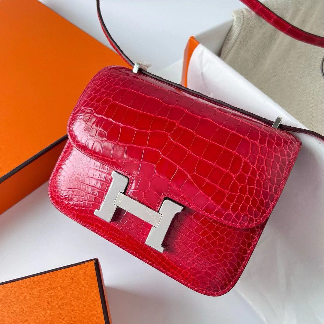 Hermes Constance 18 Handmade Bag In Red Shiny Alligator Leather - Image 3