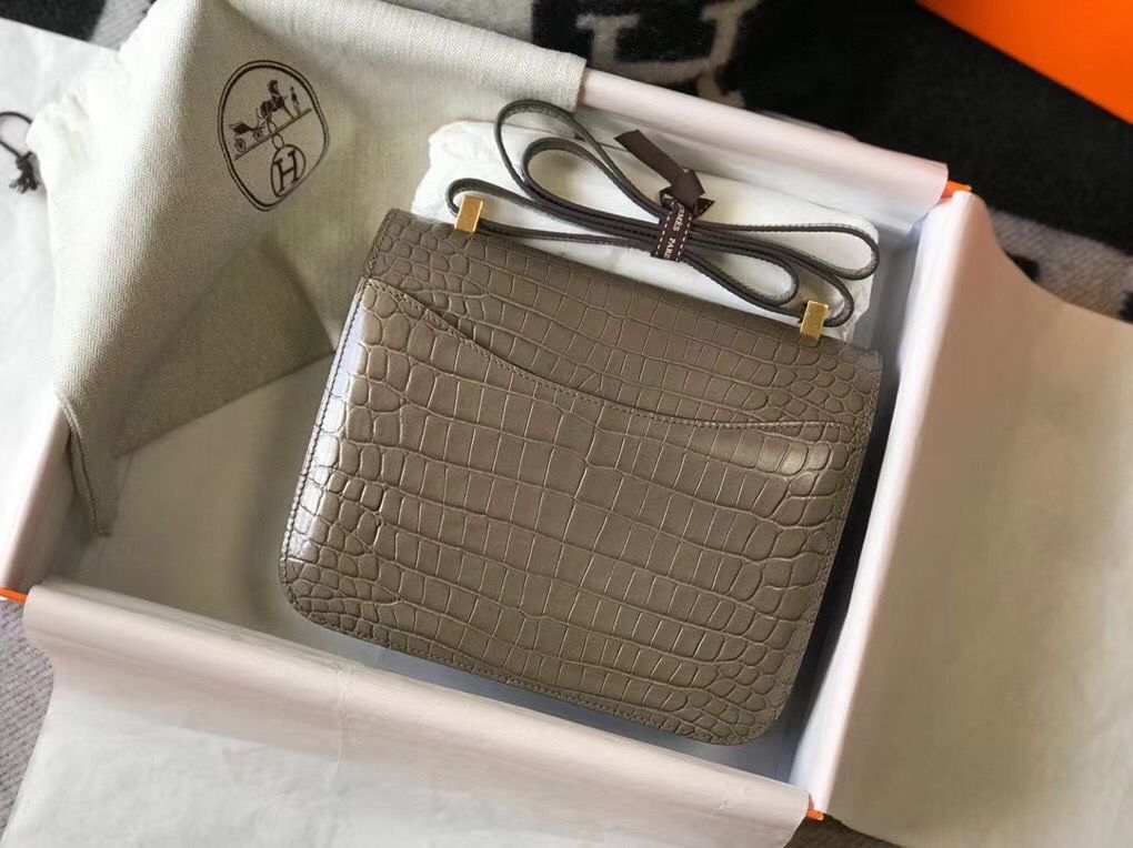 Hermes Constance 24cm Bag In Taupe Embossed Crocodile - Image 3