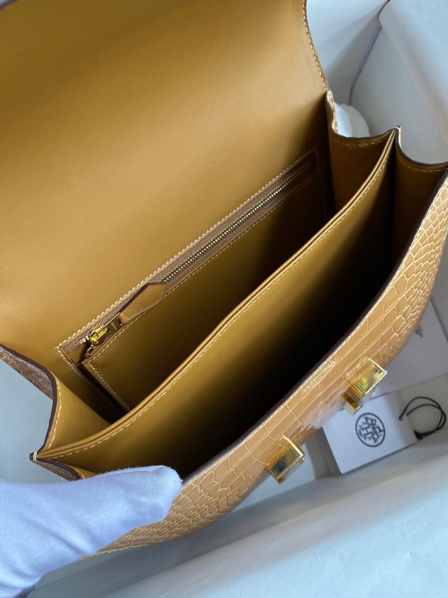 Hermes Constance 24 Handmade Bag In Beige Shiny Alligator Leather - Image 9