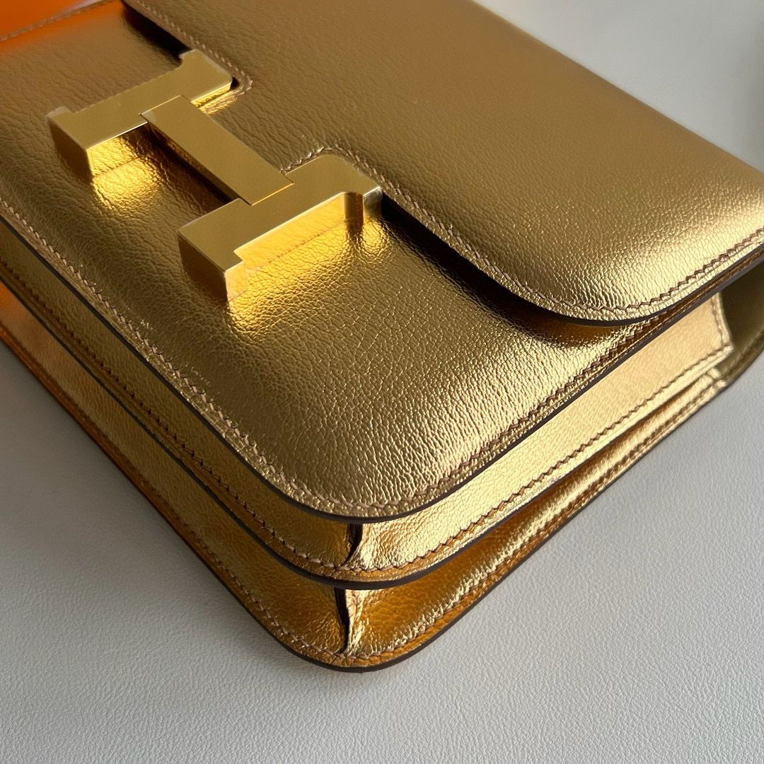 Hermes Constance 1-18 Mirror Bag in Dore Metallic Chevre Mysore Leather - Image 4