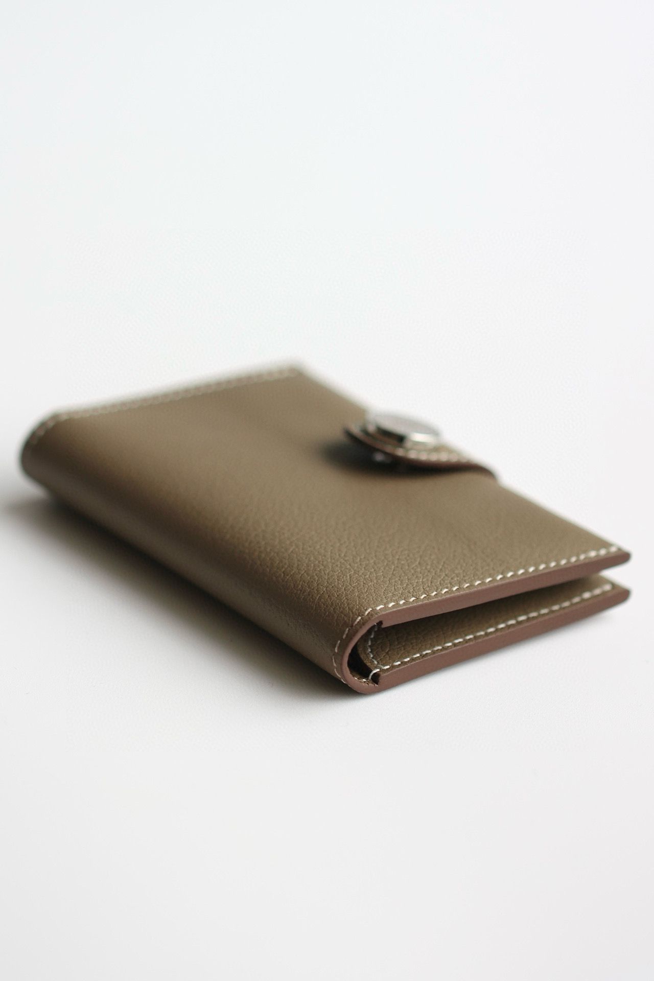 Hermes R.M.S Card Holder in Taupe Evergrain Calfskin - Image 9