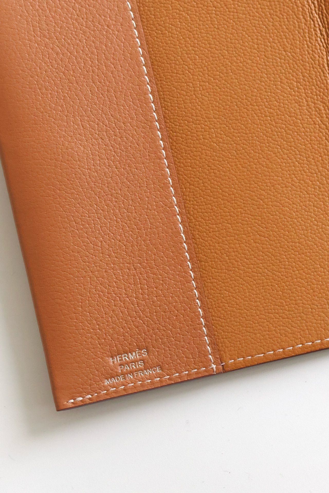 Hermes R.M.S Passport Holder in Gold Evercolor Calfskin - Image 3