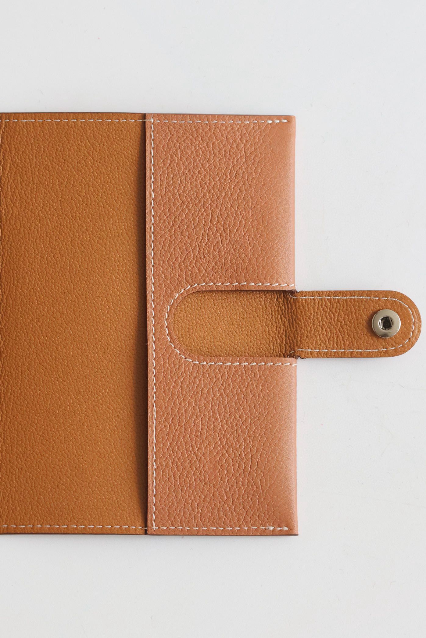 Hermes R.M.S Passport Holder in Gold Evercolor Calfskin - Image 4